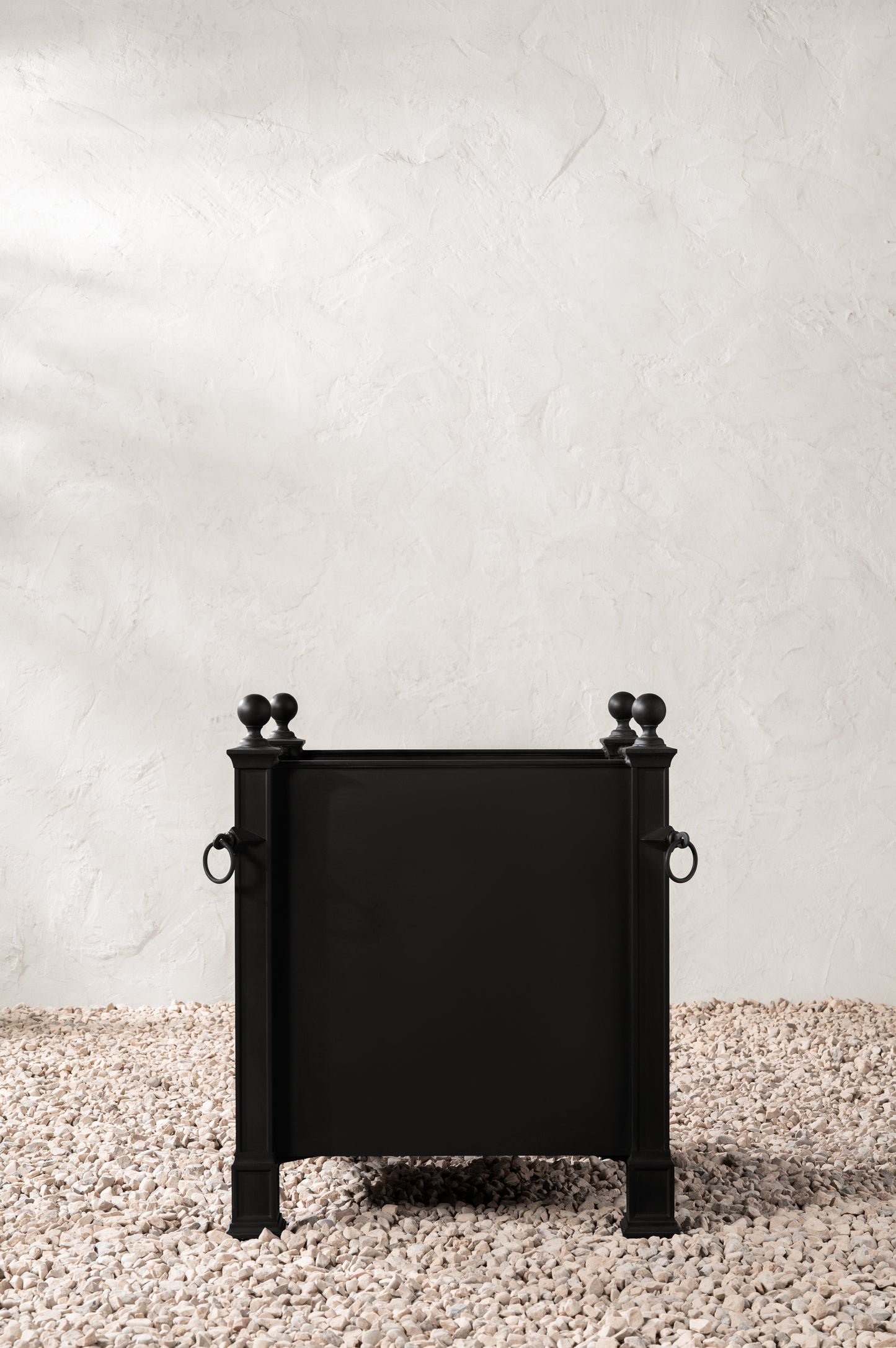 Saracen Outdoor Planter