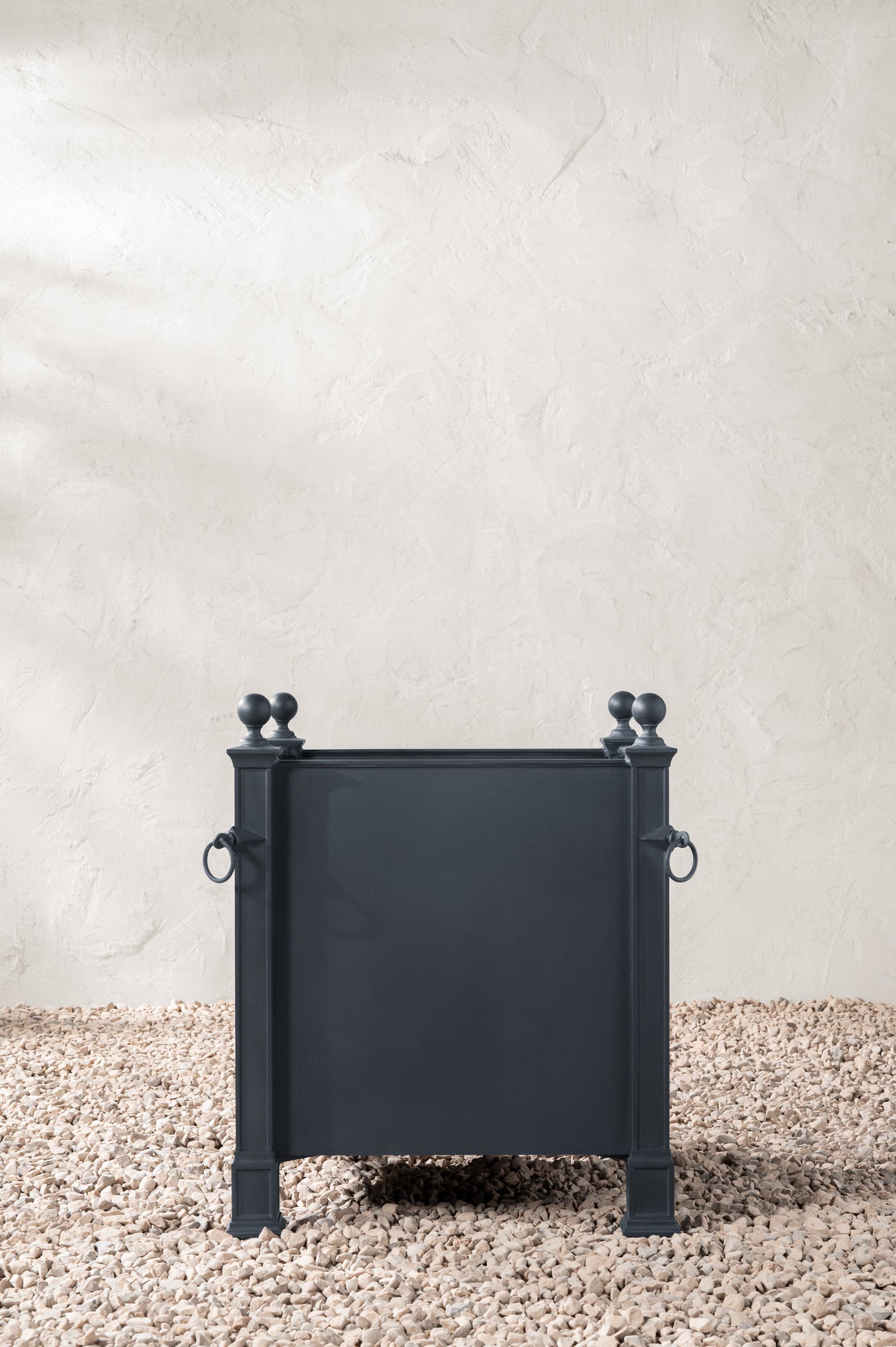 Saracen Outdoor Planter